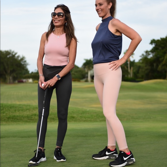 Leggings with a built-in fanny pack - Picture 8 of 8